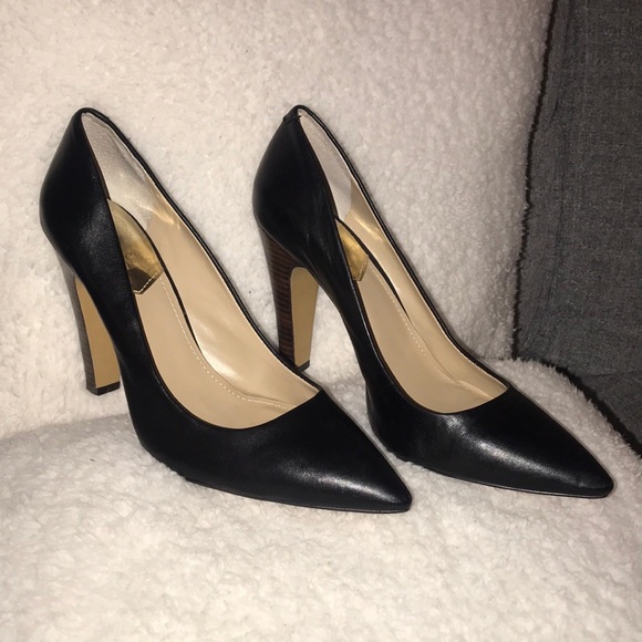 Vince Camuto Shoes - HP🎉 EUC Vince Camuto Black Heels (9.5)